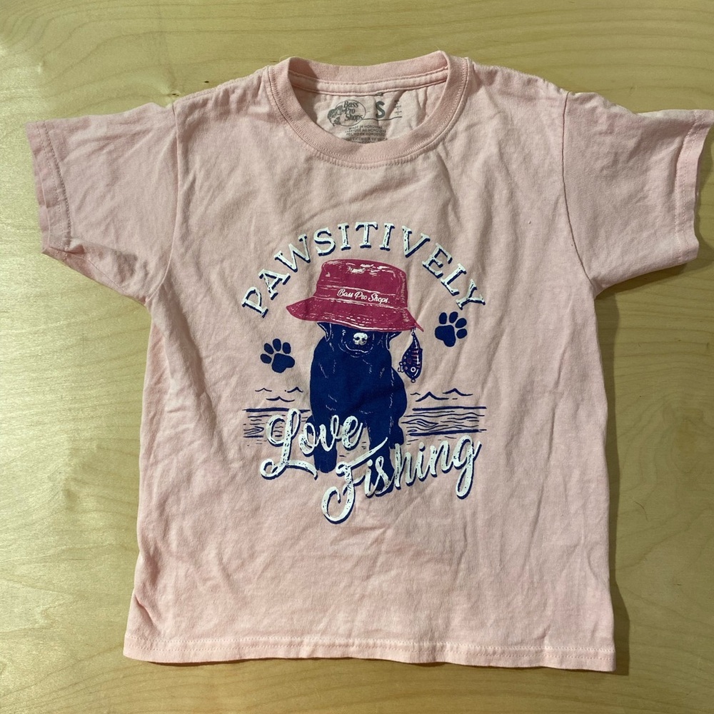 Bass Pro Shop Pink 'Pawsitively Love Fishing' Kids T-Shirt Small (PU)